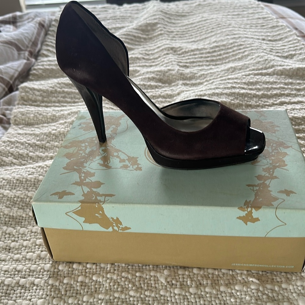 Jessica Simpson, dark chocolate heel